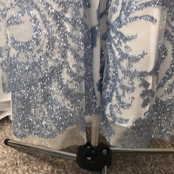 Cachet Beautiful Prom or Special Occasion Dress - Picture 3 of 10